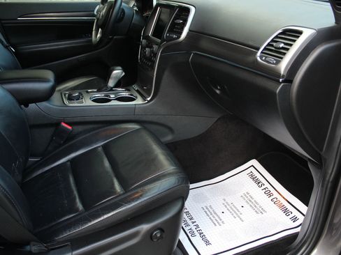 Used 2018 Jeep Grand Cherokee Limited image 17