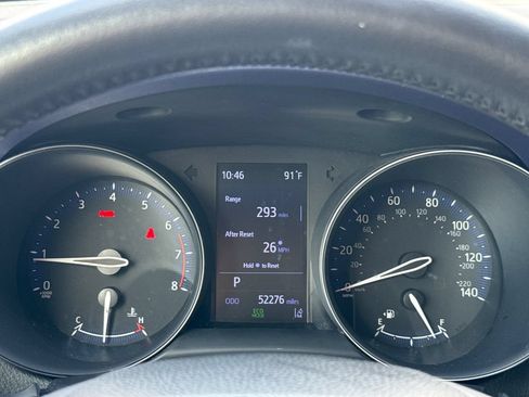 Used 2020 Toyota C-HR XLE FWD image 18