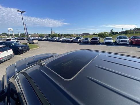 Used 2017 GMC Sierra 2500 SLT w/ Duramax Plus Package AWD/4WD image 7