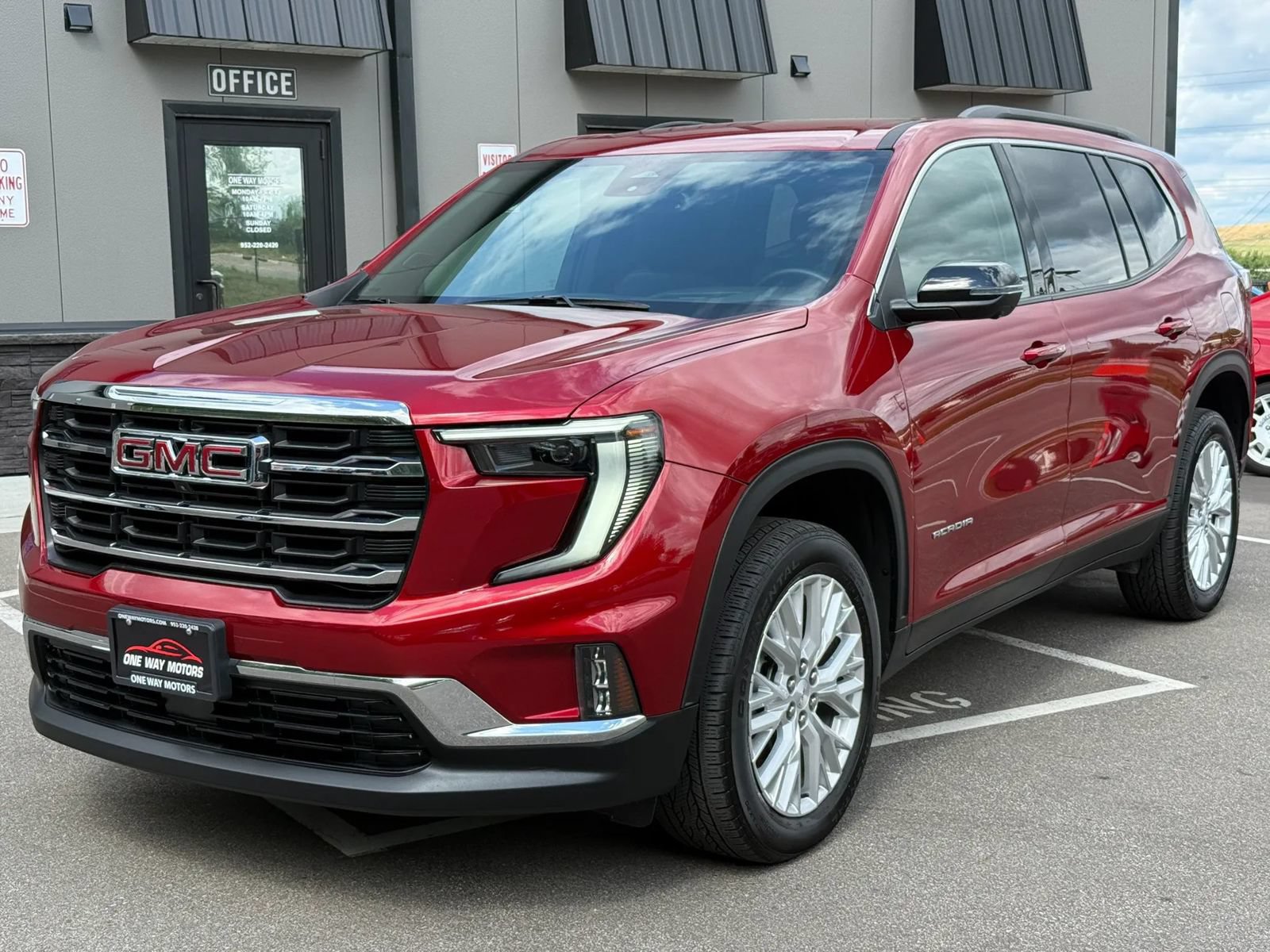 Used 2024 GMC Acadia Elevation AWD/4WD image 1