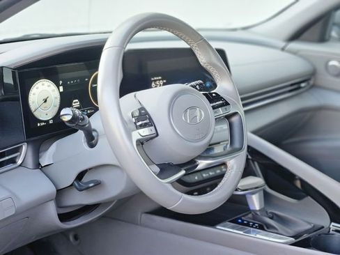 Used 2025 Hyundai Elantra SEL FWD image 12