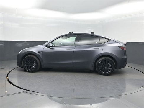 Used 2021 Tesla Model Y Long Range image 2