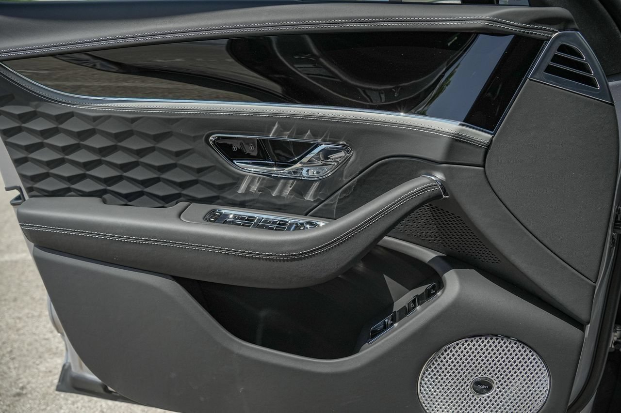Certified 2025 Bentley Flying Spur Plug-In Hybrid AWD/4WD image 34
