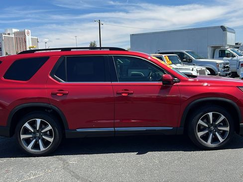 Used 2025 Honda Pilot Elite image 4