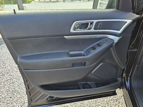 Used 2013 Ford Explorer XLT FWD image 17