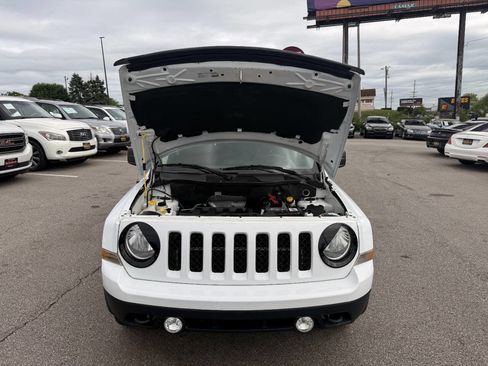 Used 2014 Jeep Patriot Latitude w/ All Weather Capability Group AWD/4WD image 9