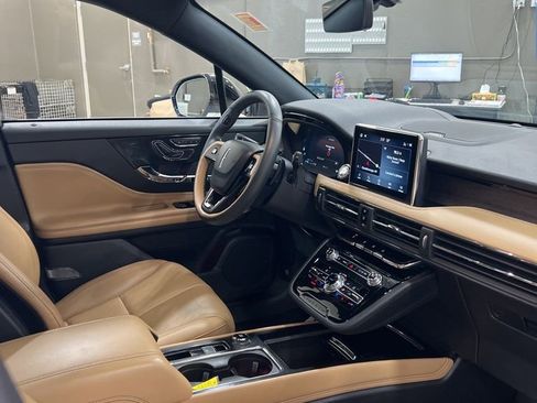 Used 2021 Lincoln Corsair Reserve w/ Equipment Group 201A image 9