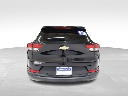 Used 2021 Chevrolet TrailBlazer LS image 2