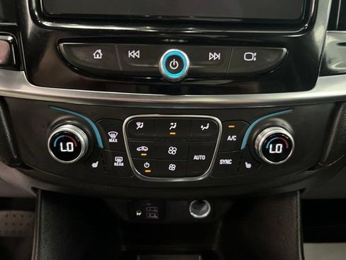 Used 2023 Chevrolet Traverse RS w/ LPO, Floor Liner Package FWD image 30