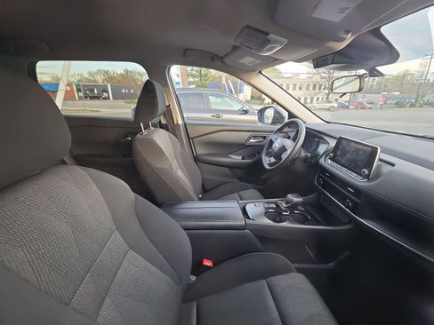 Used 2025 Nissan Rogue SV image 11