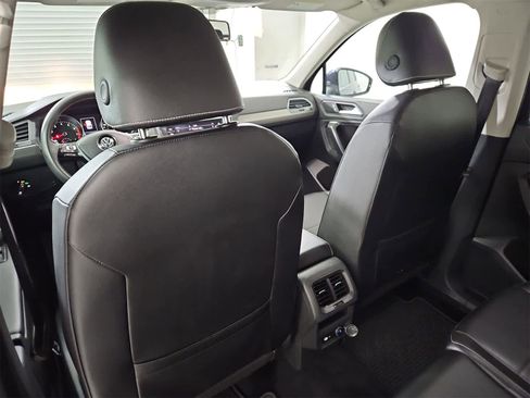 Used 2021 Volkswagen Tiguan SE image 18