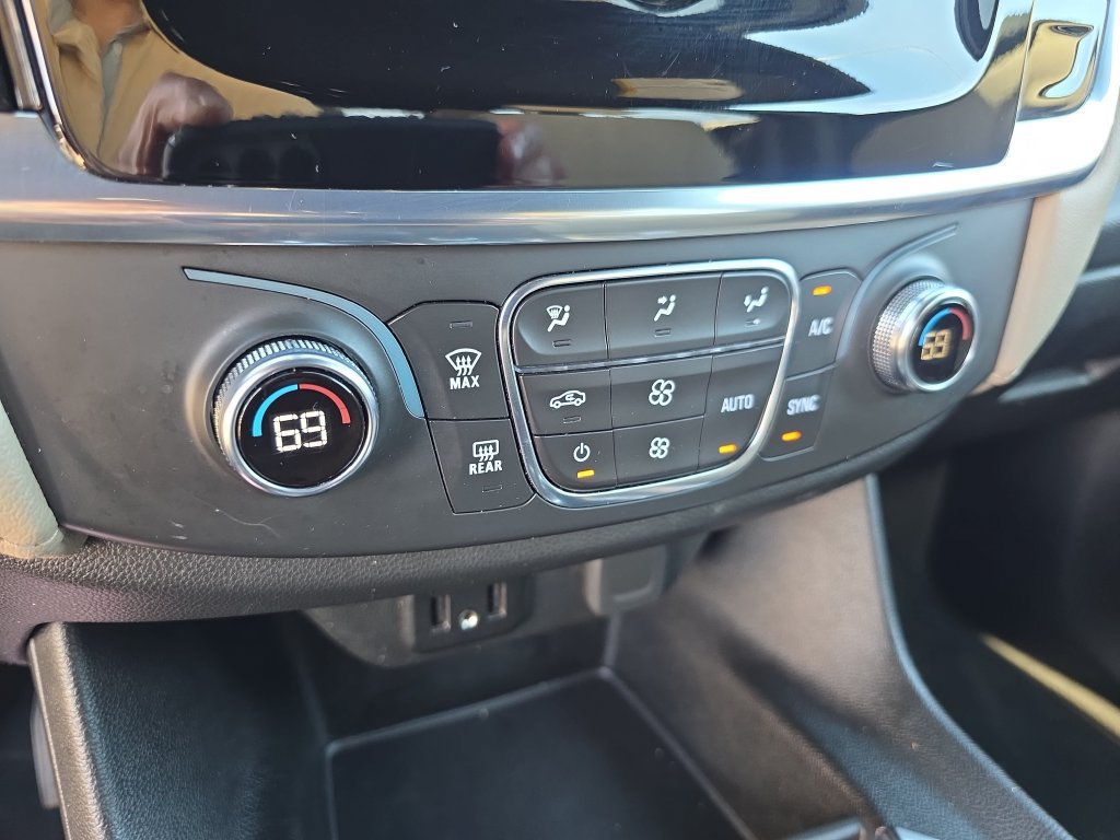 Used 2023 Chevrolet Traverse LS w/ Safety Package FWD image 27