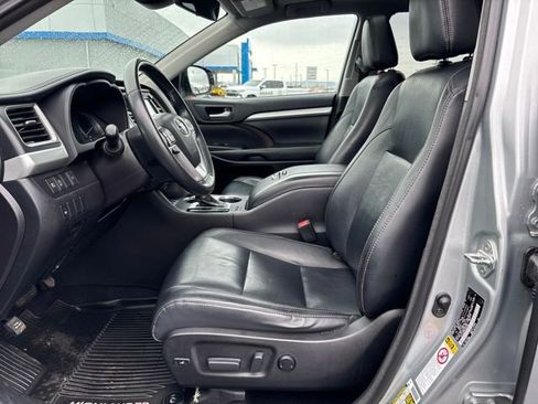 Used 2018 Toyota Highlander XLE image 10