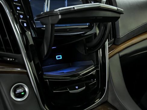 Used 2019 Cadillac Escalade Luxury AWD/4WD image 31