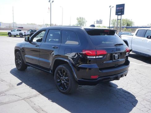 Used 2021 Jeep Grand Cherokee Laredo X AWD/4WD image 5