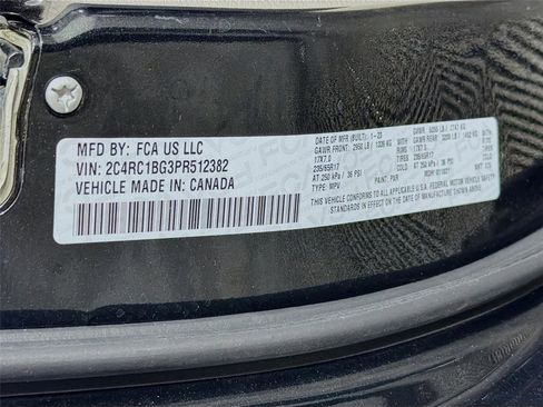 Used 2023 Chrysler Pacifica Touring-L FWD image 31