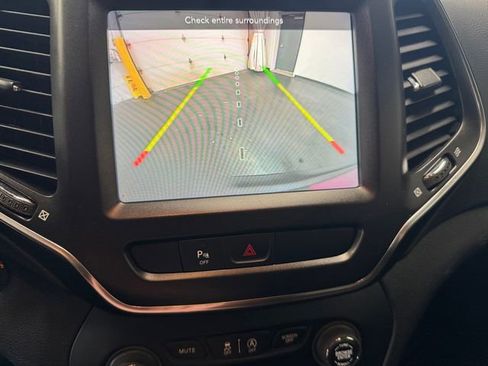 Used 2020 Jeep Cherokee Trailhawk w/ Cold Weather Group AWD/4WD image 17