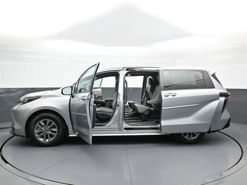 Certified 2024 Toyota Sienna XLE AWD/4WD image 45