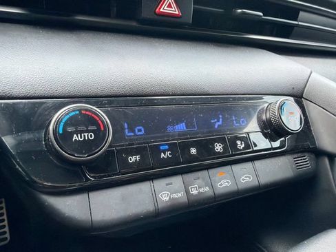 Used 2025 Hyundai Elantra Sport FWD image 17