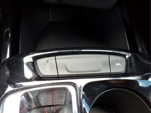 Used 2025 Chevrolet Trax RS w/ Driver Confidence Package FWD image 19