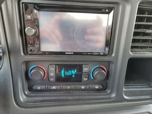 Used 2005 Chevrolet Silverado 1500 LS w/ Skid Plate Package AWD/4WD image 13