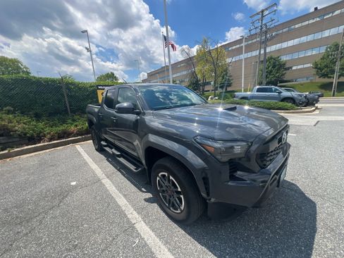 Used 2024 Toyota Tacoma 4x4 Double Cab image 3