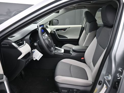 Certified 2025 Toyota RAV4 XLE w/ Convenience Package image 19