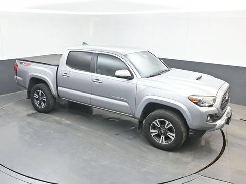 Used 2019 Toyota Tacoma TRD Sport AWD/4WD image 1