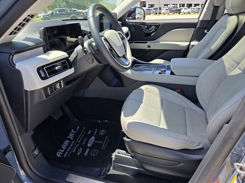 Used 2025 Lincoln Aviator Reserve w/ Illumination Package image 8
