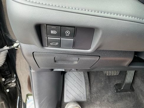 Used 2023 Toyota Highlander LE AWD/4WD image 19