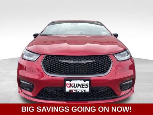 New 2026 Chrysler Pacifica Select w/ S Appearance Package image 4