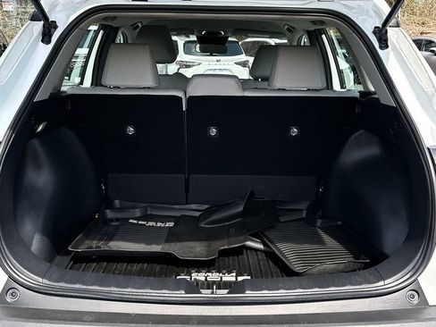 Used 2024 Toyota Corolla Cross L image 6