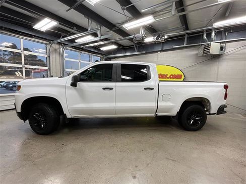 Used 2019 Chevrolet Silverado 1500 Custom Trail Boss w/ Custom Convenience Package image 2