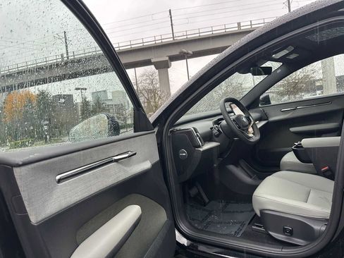 New 2025 Volvo EX30 Plus w/ Protection Package Premier image 20