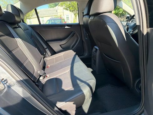 Used 2012 Volkswagen Jetta SE FWD image 23