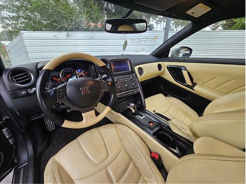 Used 2015 Nissan GT-R Premium AWD/4WD image 2
