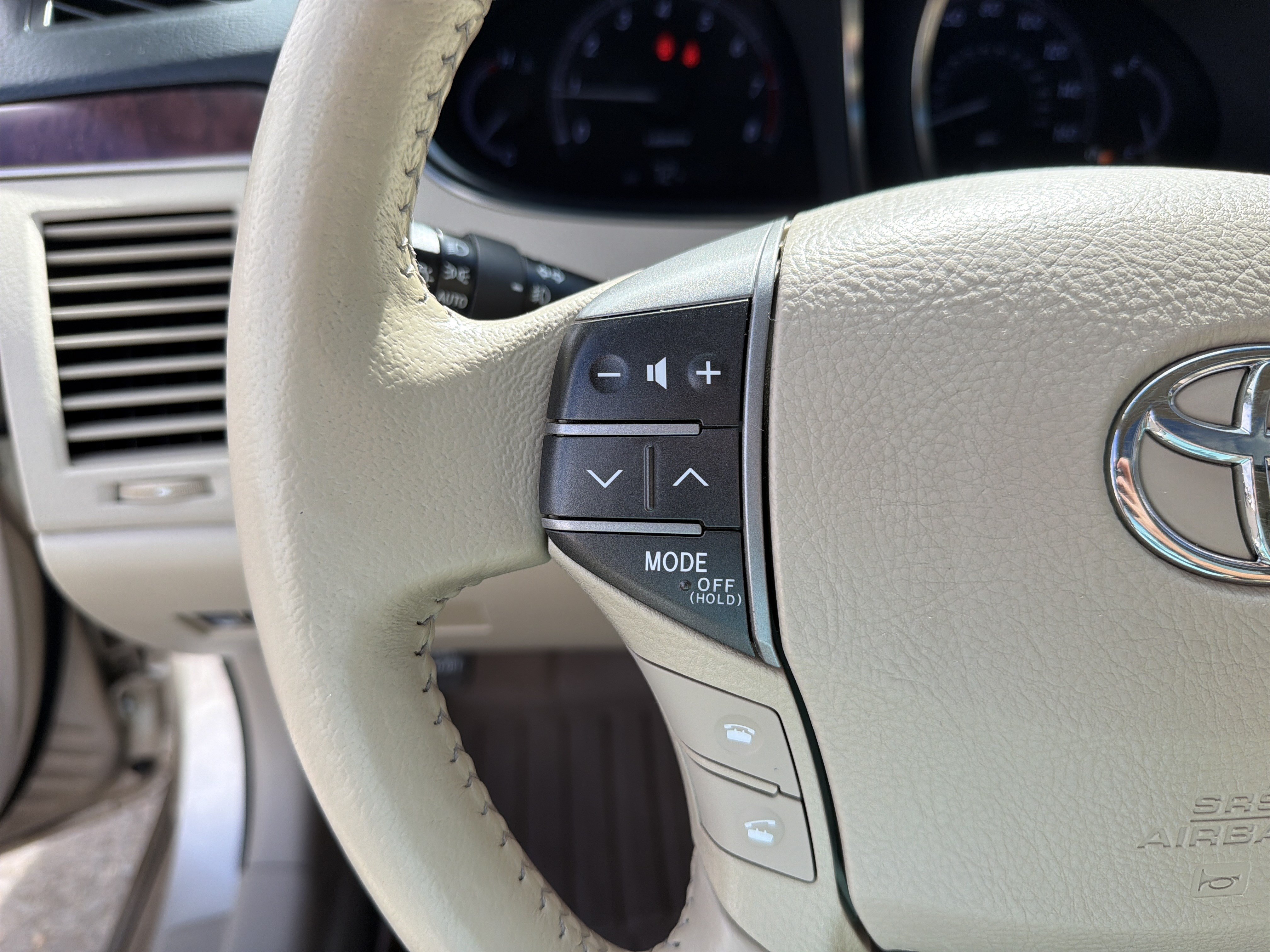 Used 2012 Toyota Avalon FWD image 15
