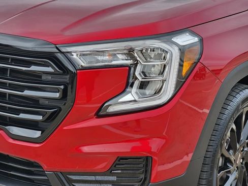 Used 2023 GMC Terrain SLE w/ Driver Convenience Package FWD image 16