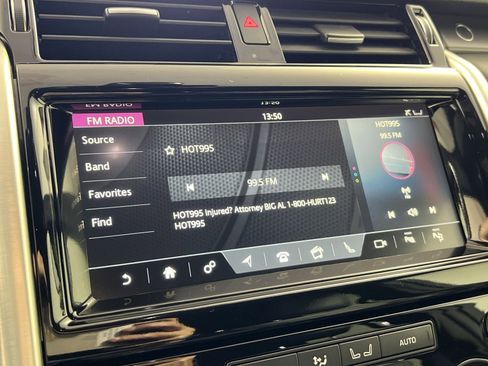 Used 2020 Land Rover Discovery HSE image 18