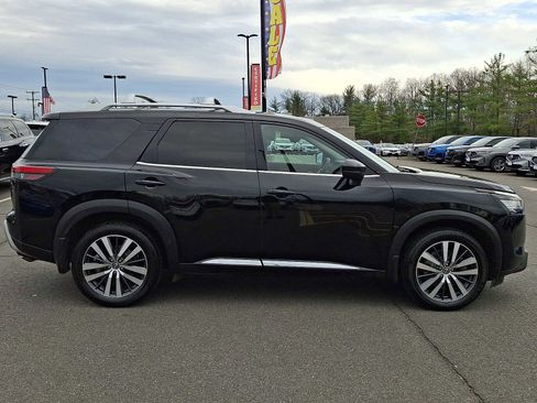 Used 2022 Nissan Pathfinder Platinum w/ Cargo Package image 7