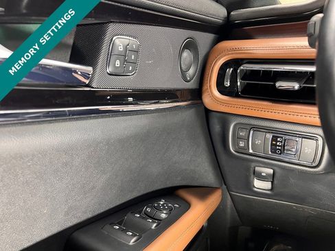 Used 2021 Lincoln Nautilus Reserve w/ Monochromatic Package image 6