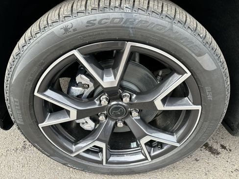 New 2026 Jeep Cherokee Overland image 5