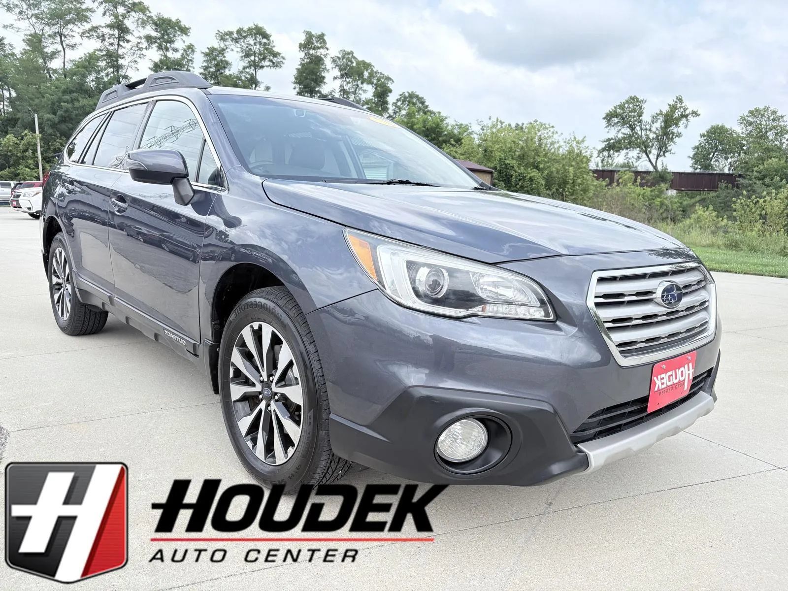 Used 2017 Subaru Outback 2.5i Limited AWD/4WD image 1