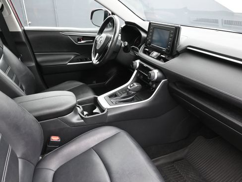 Used 2021 Toyota RAV4 XLE Premium image 25