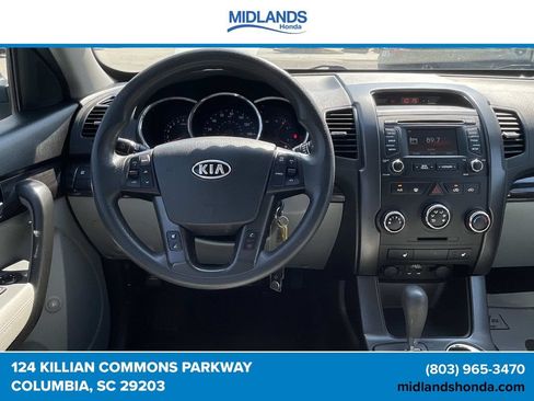 Used 2013 Kia Sorento LX w/ Convenience Pkg FWD image 12
