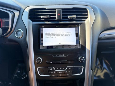 Used 2019 Ford Fusion SE image 28