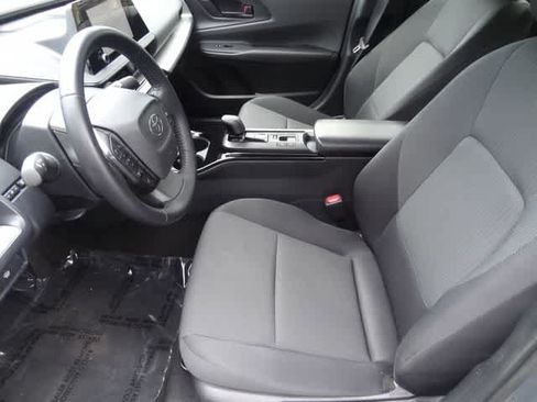 Used 2025 Toyota Prius LE FWD image 6