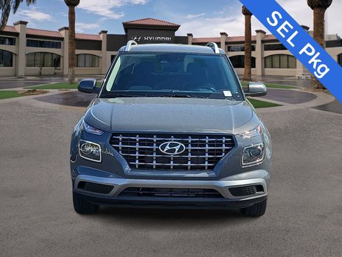 Used 2025 Hyundai Venue SEL FWD image 3