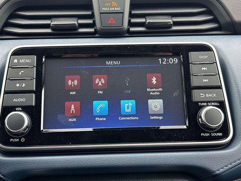 Used 2025 Nissan Versa SV w/ Trunk Package image 21