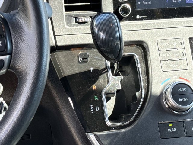 Used 2019 Toyota Sienna SE AWD/4WD image 23